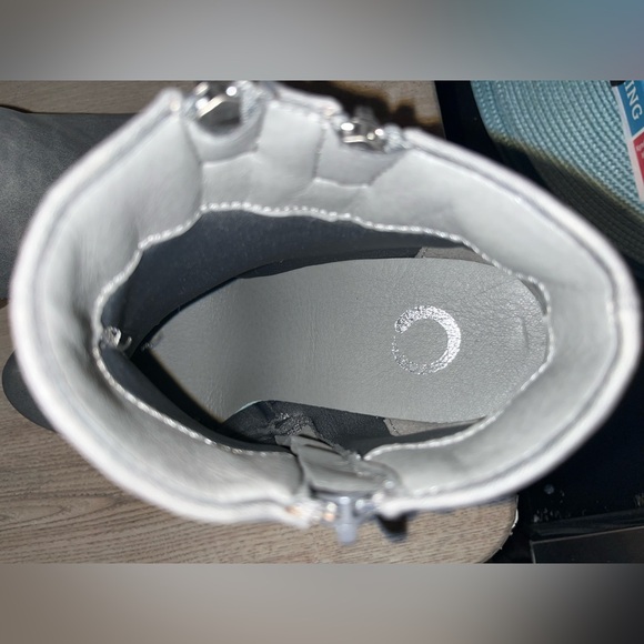 Journee Booties - Picture 3 of 5